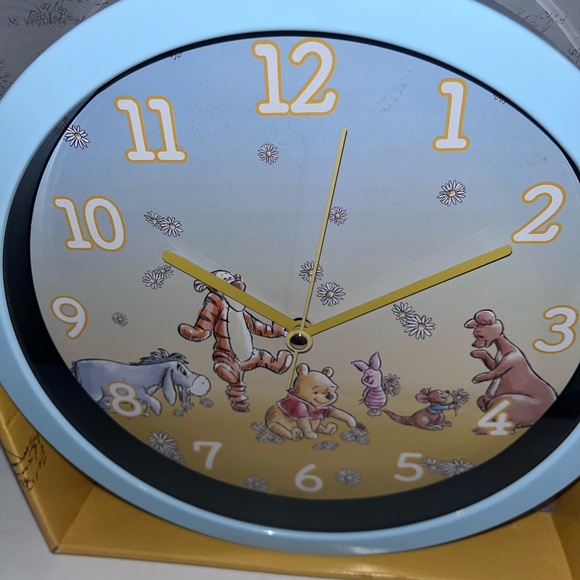 Winnie the Pooh Clock Collectible - Picture 3 of 5